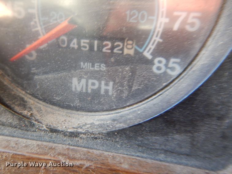 image for item DN5471 1981 International 1854  grain truck