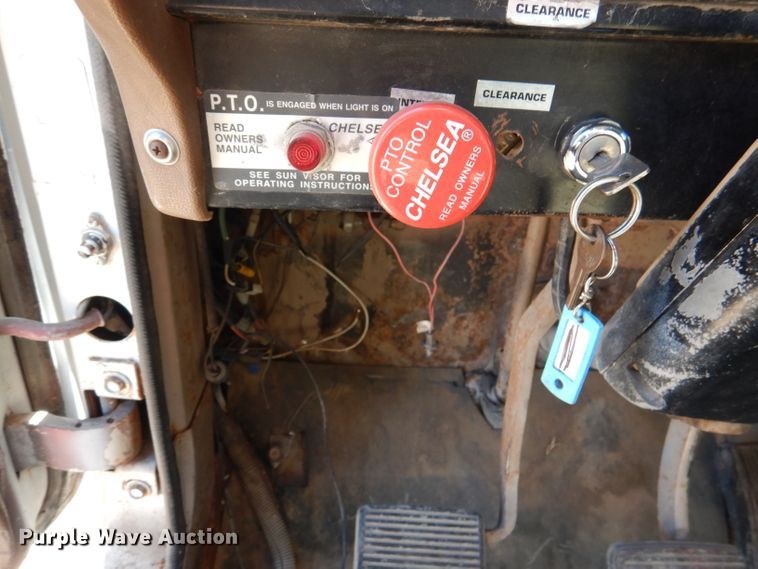 image for item DN5471 1981 International 1854  grain truck