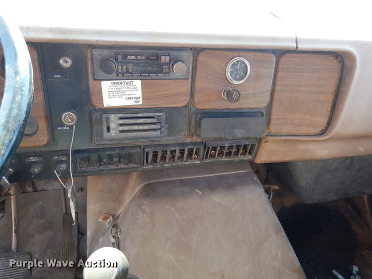 image for item DN5471 1981 International 1854  grain truck