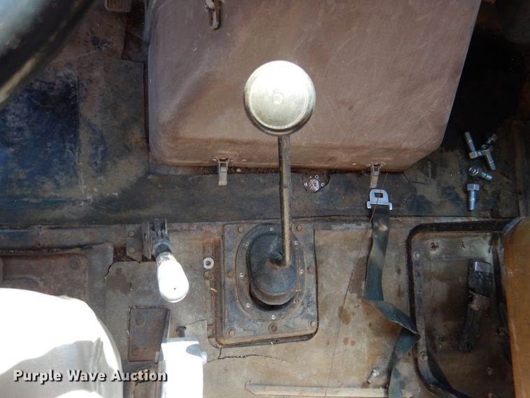 image for item DN5471 1981 International 1854  grain truck