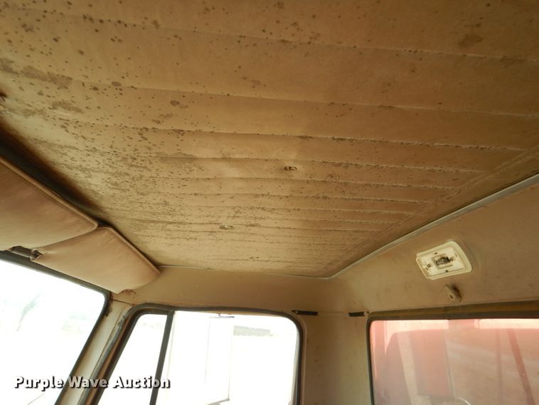 image for item DN5471 1981 International 1854  grain truck