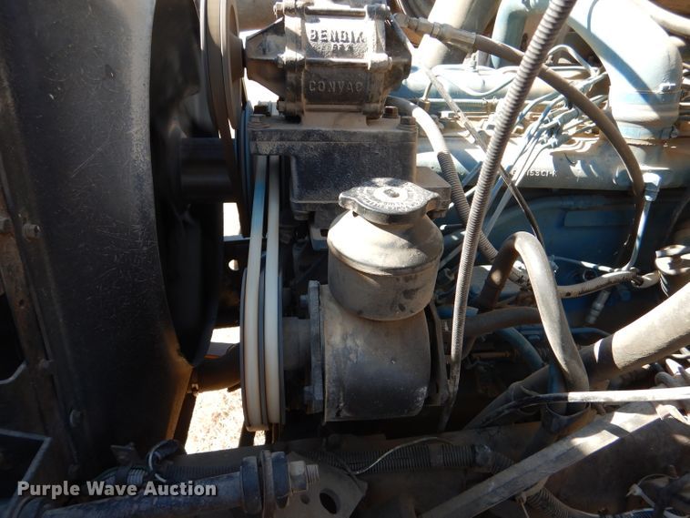 image for item DN5471 1981 International 1854  grain truck