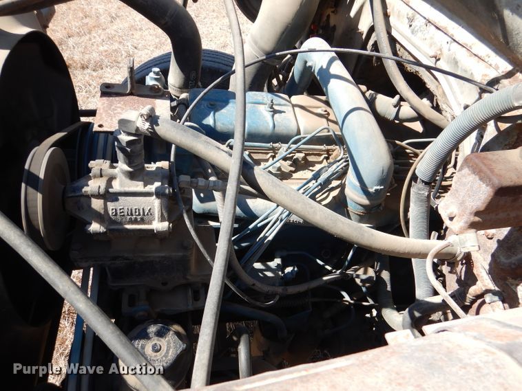 image for item DN5471 1981 International 1854  grain truck