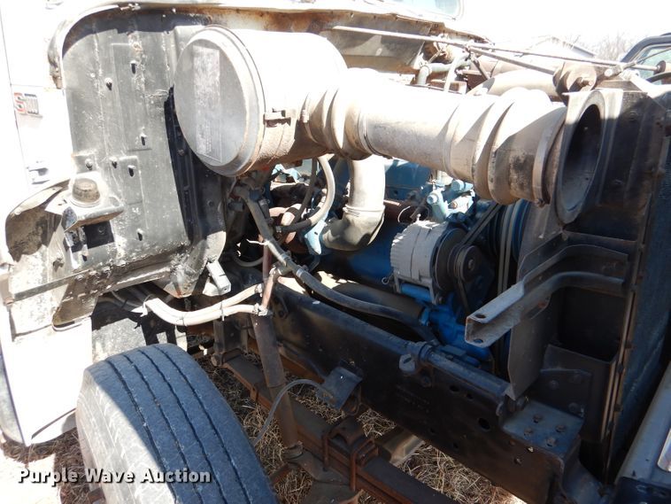 image for item DN5471 1981 International 1854  grain truck