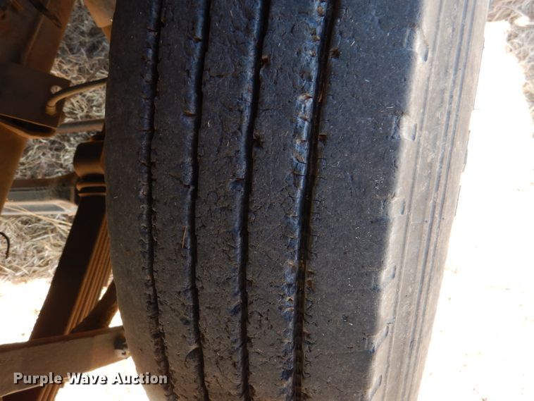 image for item DN5471 1981 International 1854  grain truck