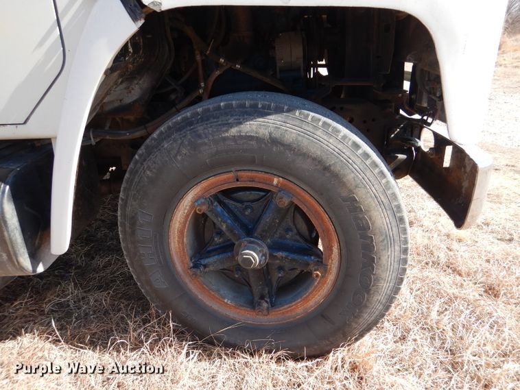 image for item DN5471 1981 International 1854  grain truck