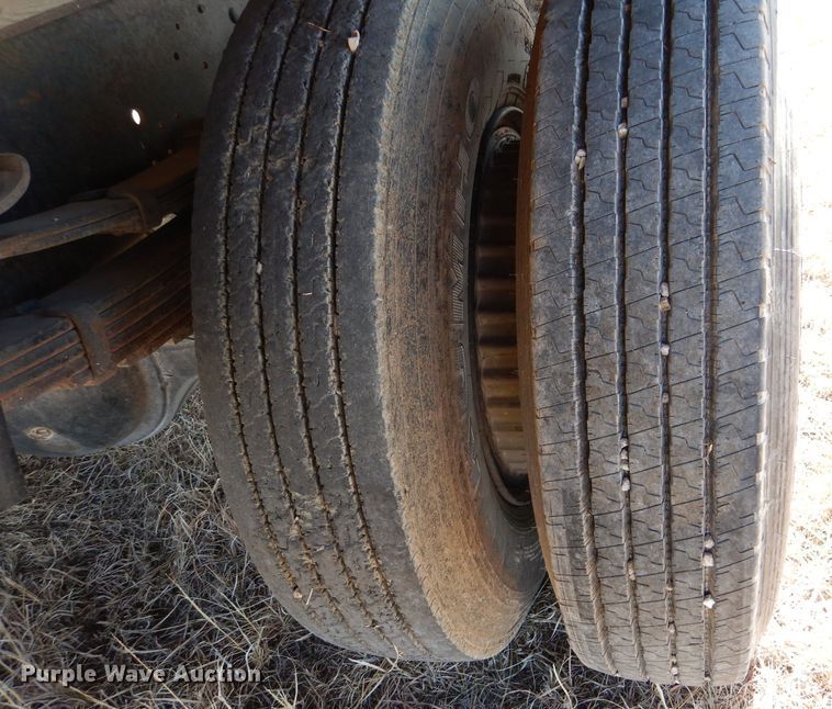 image for item DN5471 1981 International 1854  grain truck