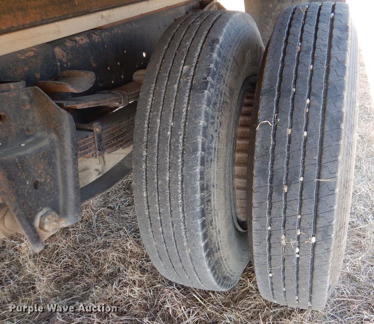 image for item DN5471 1981 International 1854  grain truck