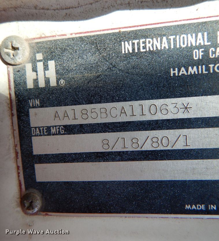 image for item DN5471 1981 International 1854  grain truck