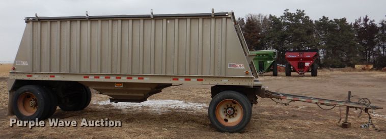 image for item DN7258 2013 Dakota 2200 AHT  grain trailer