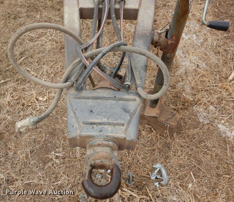 image for item DN7258 2013 Dakota 2200 AHT  grain trailer