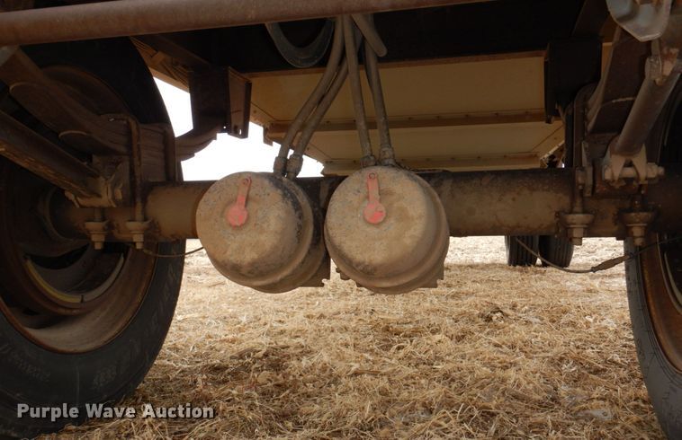 image for item DN7258 2013 Dakota 2200 AHT  grain trailer