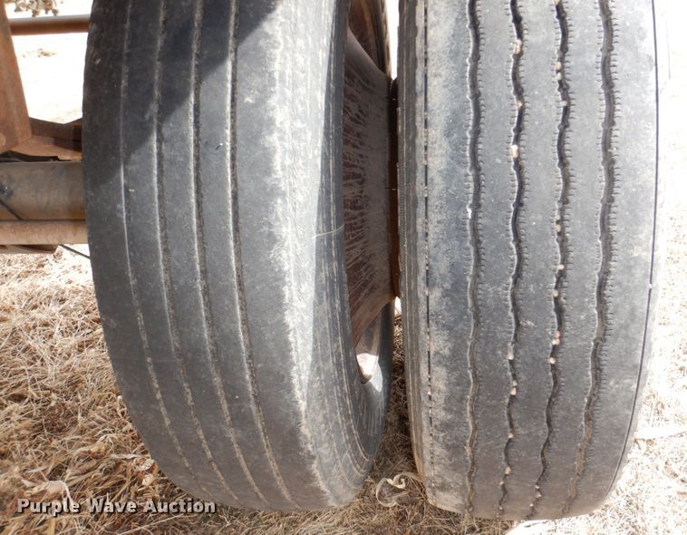 image for item DN7258 2013 Dakota 2200 AHT  grain trailer