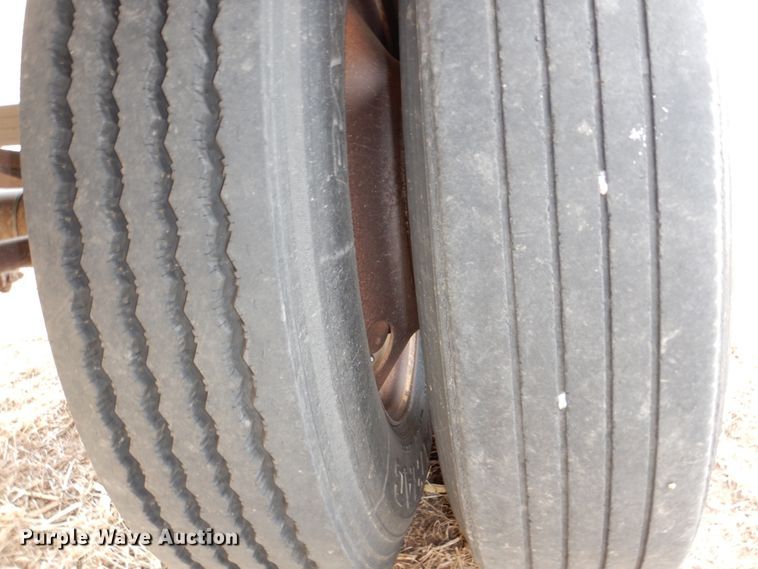 image for item DN7258 2013 Dakota 2200 AHT  grain trailer