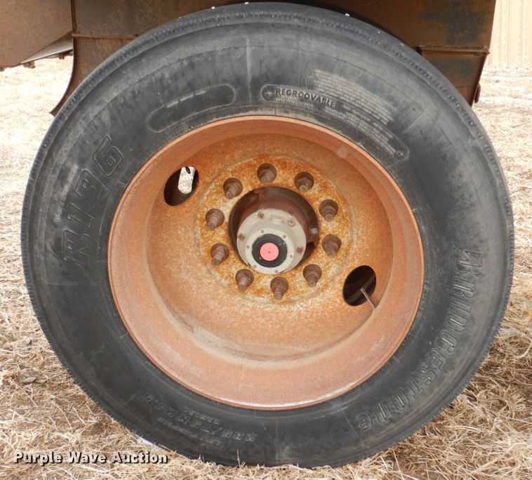 image for item DN7258 2013 Dakota 2200 AHT  grain trailer