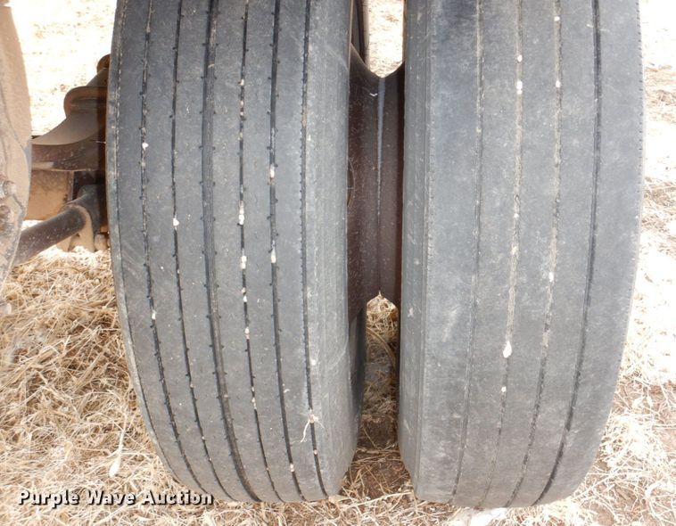 image for item DN7258 2013 Dakota 2200 AHT  grain trailer