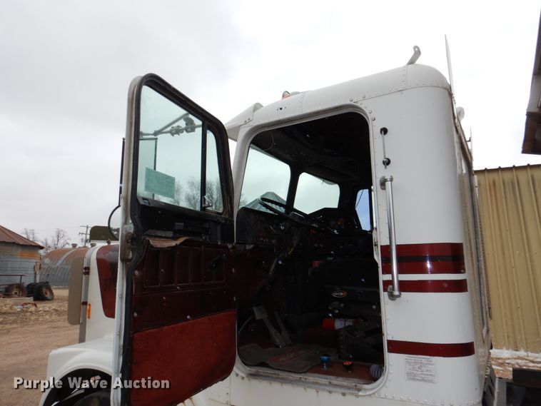 image for item DN7259 1987 Freightliner FLC  grain truck