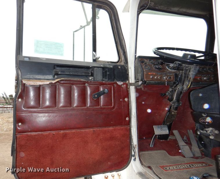 image for item DN7259 1987 Freightliner FLC  grain truck