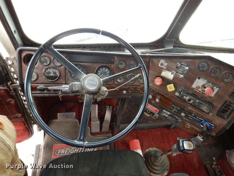 image for item DN7259 1987 Freightliner FLC  grain truck