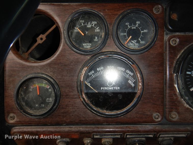 image for item DN7259 1987 Freightliner FLC  grain truck