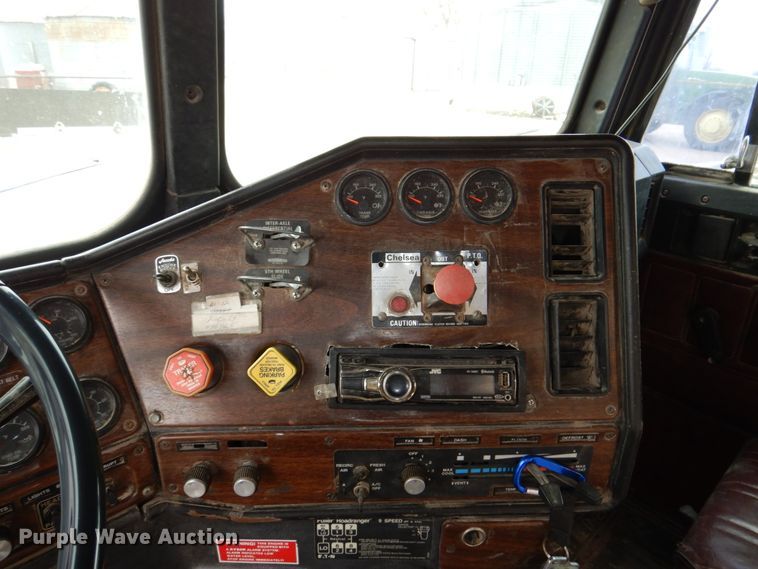 image for item DN7259 1987 Freightliner FLC  grain truck