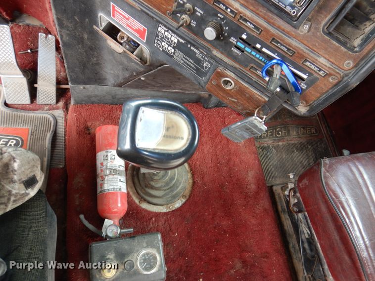 image for item DN7259 1987 Freightliner FLC  grain truck