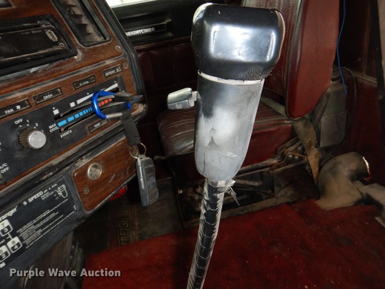 image for item DN7259 1987 Freightliner FLC  grain truck