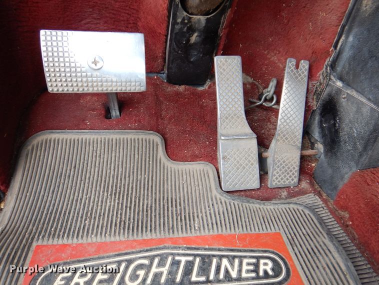 image for item DN7259 1987 Freightliner FLC  grain truck