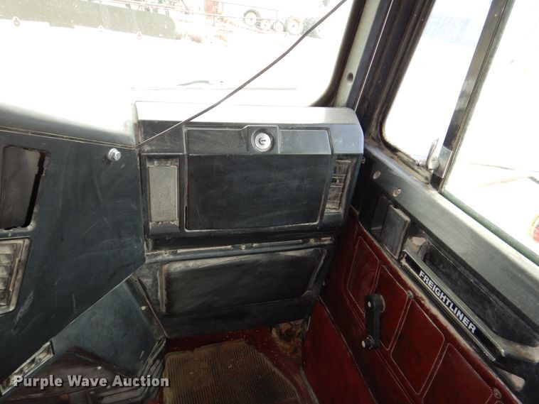 image for item DN7259 1987 Freightliner FLC  grain truck