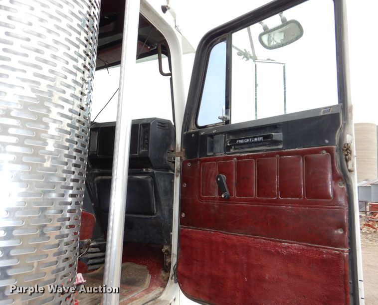 image for item DN7259 1987 Freightliner FLC  grain truck