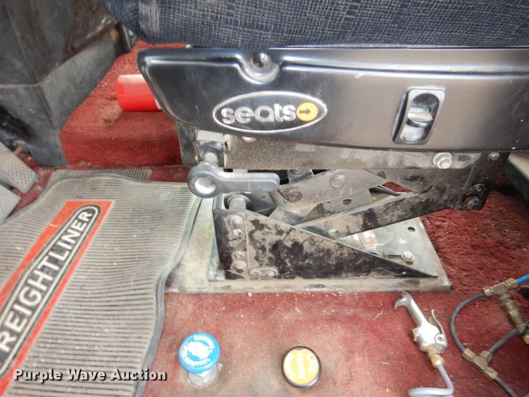 image for item DN7259 1987 Freightliner FLC  grain truck