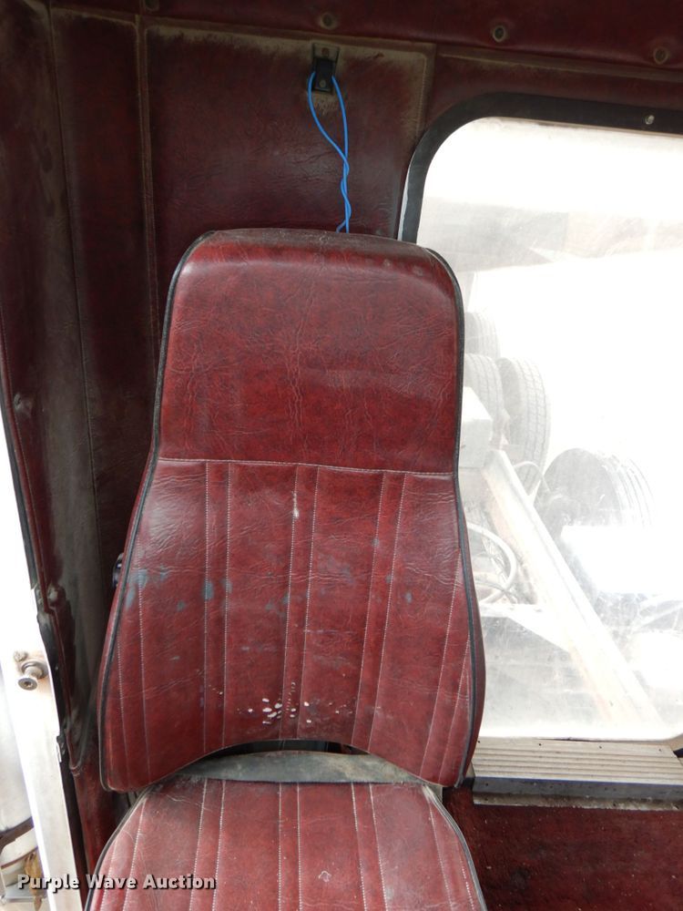 image for item DN7259 1987 Freightliner FLC  grain truck