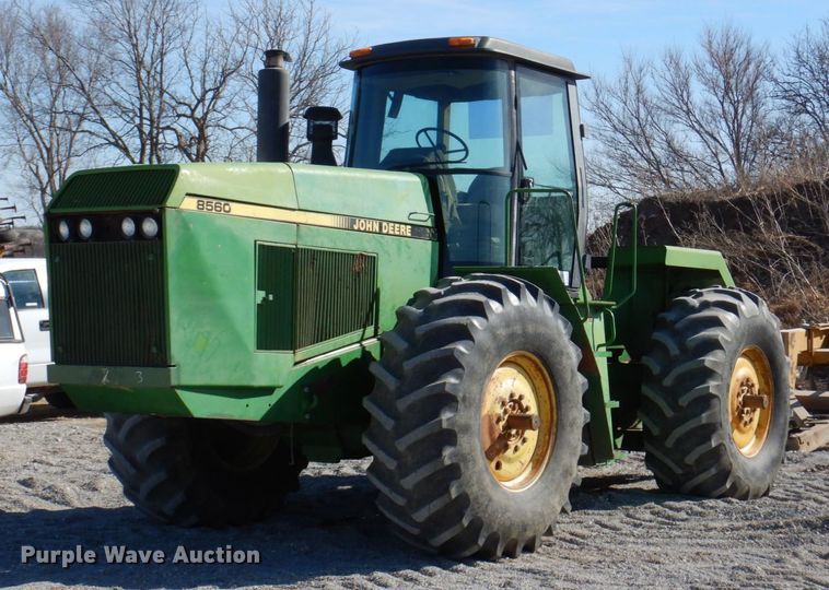 image for item DN7263 1989 John Deere 8560  4WD tractor