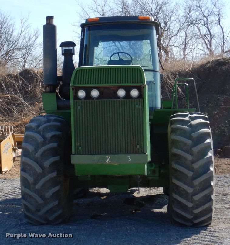 image for item DN7263 1989 John Deere 8560  4WD tractor