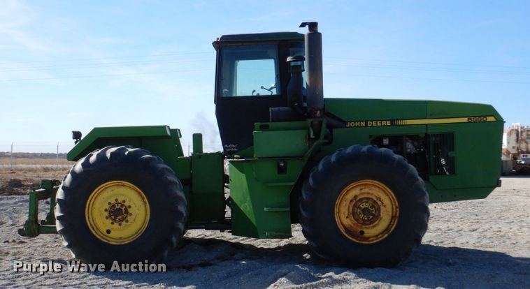 image for item DN7263 1989 John Deere 8560  4WD tractor
