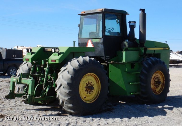 image for item DN7263 1989 John Deere 8560  4WD tractor