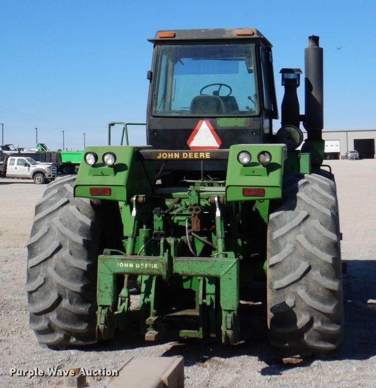 image for item DN7263 1989 John Deere 8560  4WD tractor