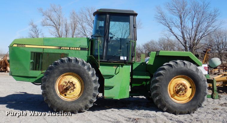 image for item DN7263 1989 John Deere 8560  4WD tractor