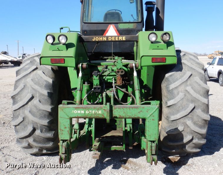image for item DN7263 1989 John Deere 8560  4WD tractor