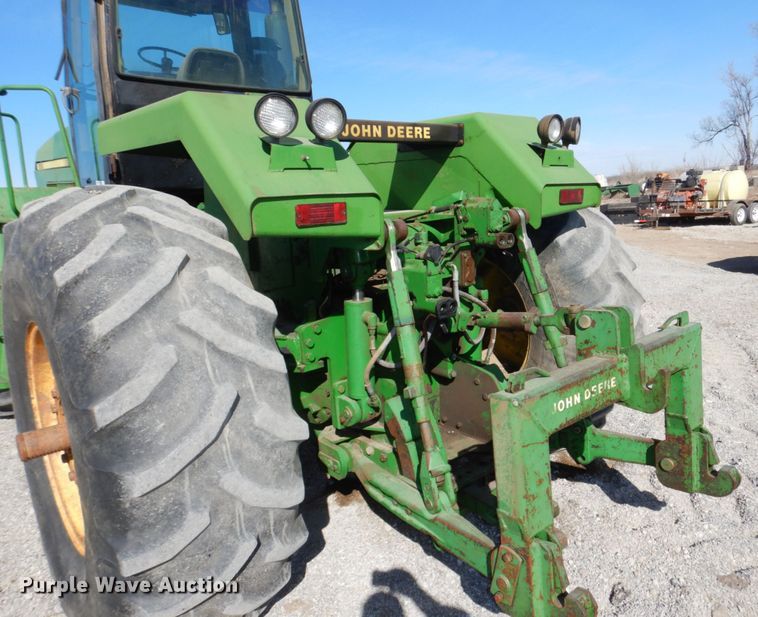 image for item DN7263 1989 John Deere 8560  4WD tractor
