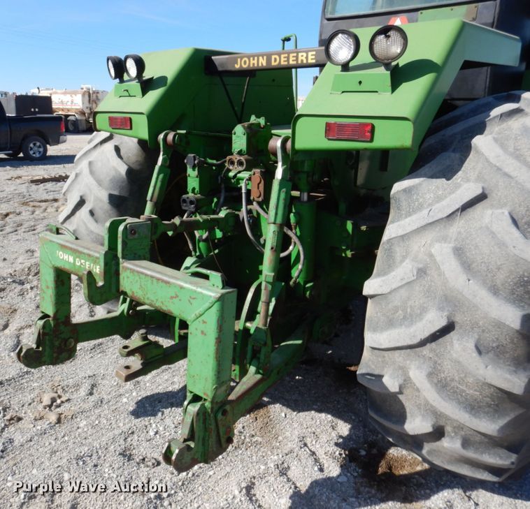 image for item DN7263 1989 John Deere 8560  4WD tractor