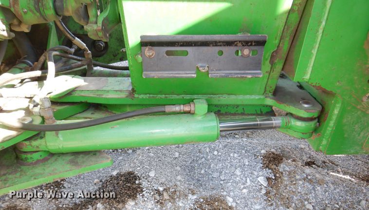 image for item DN7263 1989 John Deere 8560  4WD tractor