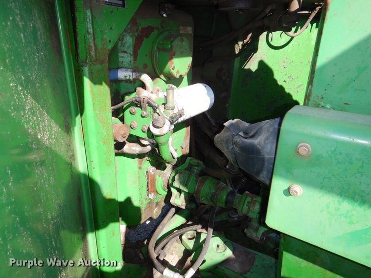 image for item DN7263 1989 John Deere 8560  4WD tractor