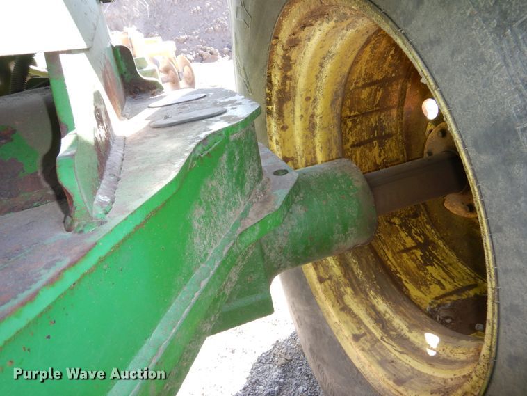 image for item DN7263 1989 John Deere 8560  4WD tractor