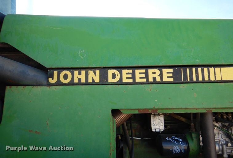image for item DN7263 1989 John Deere 8560  4WD tractor