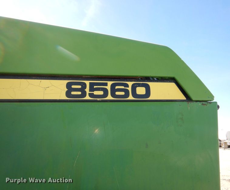image for item DN7263 1989 John Deere 8560  4WD tractor
