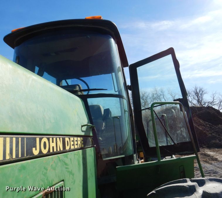 image for item DN7263 1989 John Deere 8560  4WD tractor