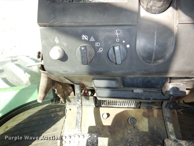 image for item DN7263 1989 John Deere 8560  4WD tractor