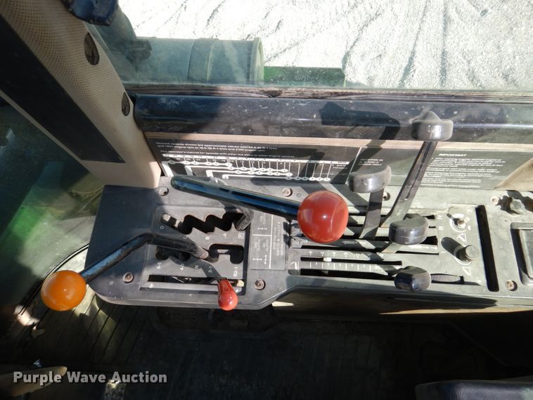 image for item DN7263 1989 John Deere 8560  4WD tractor