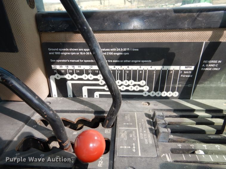 image for item DN7263 1989 John Deere 8560  4WD tractor